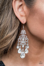 Load image into Gallery viewer, Paparazzi Accessories / Queen Of All Things Sparkly - White
