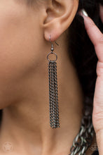 Load image into Gallery viewer, Paparazzi Accessories / SCARFed for Attention - Gunmetal
