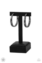 Load image into Gallery viewer, Paparazzi Accessories / GLITZY By Association - Black
